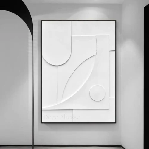 Tableau 3D peinture grand format en relief blanc à accroché dans un mur blanc